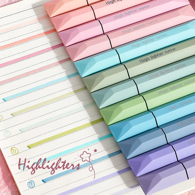 12 colorful highlighters, quick drying, not easy to penetrate or smudge, suitable for drawing markers, student supplies