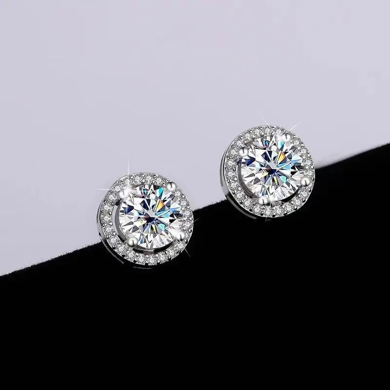 Silver Plated 925 Moissanite Stud Earrings 1 Carat Four-Prong Round Bezel Zircon Ear Jewelry Minimal